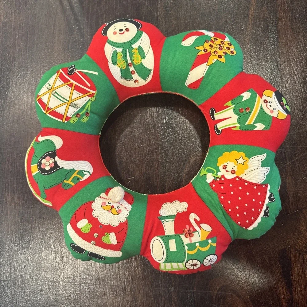 Vintage 1970's Fabric Stuffed Holiday Handmade Christmas Wreath Folk Art EUC